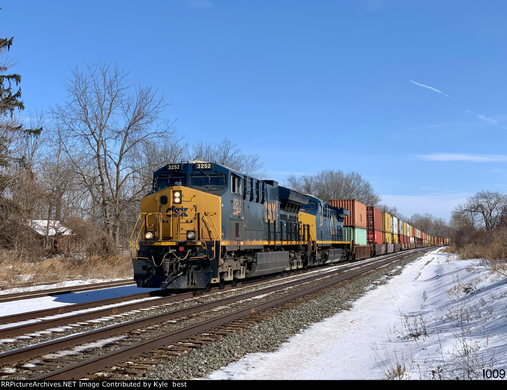 CSX 3252 on I009 